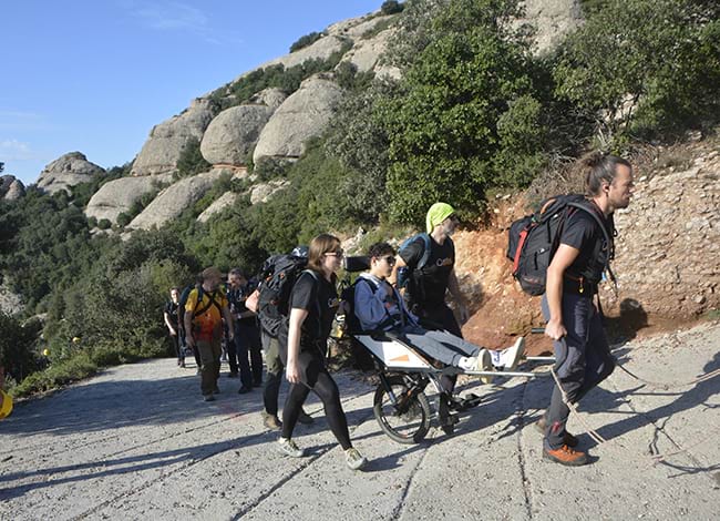 Pujada a Sant Jeroni amb una de les Joëlettes. Autoria: XPN