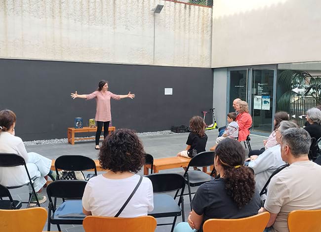 Gisela Llimona narrant la llegenda de les dones d'aigua. Autor: Museu de Ciències Naturals de Granollers