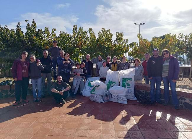 Els participants a la recollida. Autor: Museu de la Pagesia de Fogars de la Selva