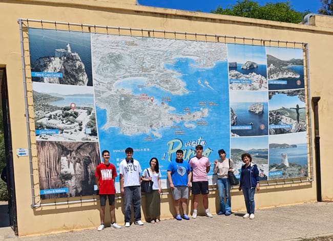 Grup d'alumnes durant la seva visita al parc alguerès. Autor: Parc a taula