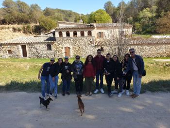 Alumnes algueresos de visita al productor Masia La Fassina de Jafre (Parc del Garraf). Autor: Depana (2023).